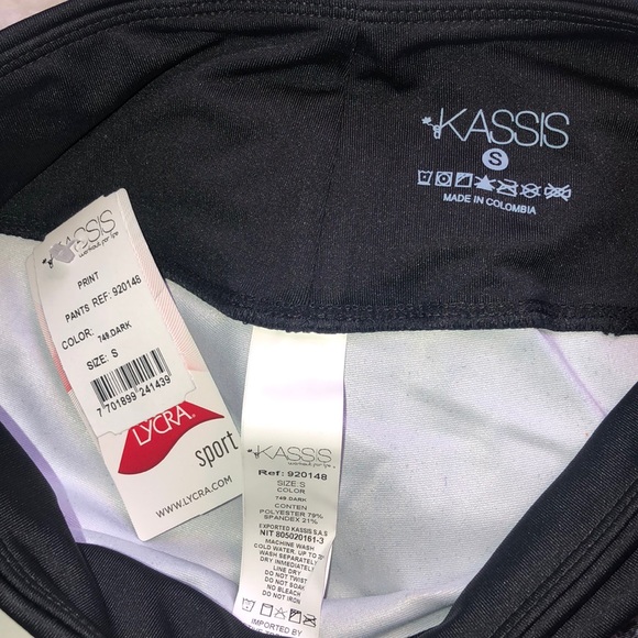 Dark - Picture 5 of 8